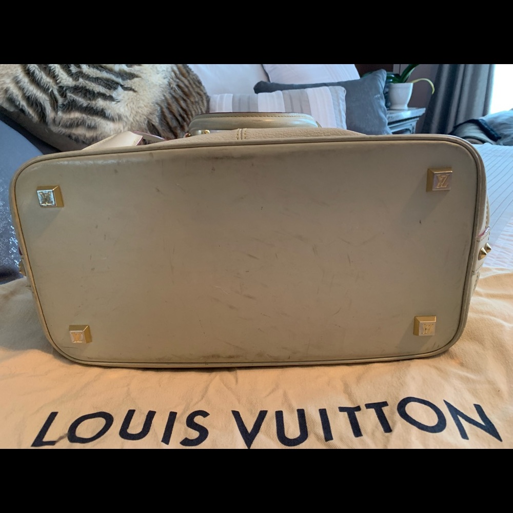 Louis Vuitton Cream Suhali Leather Lockit GM bag. - Picture 4 of 6